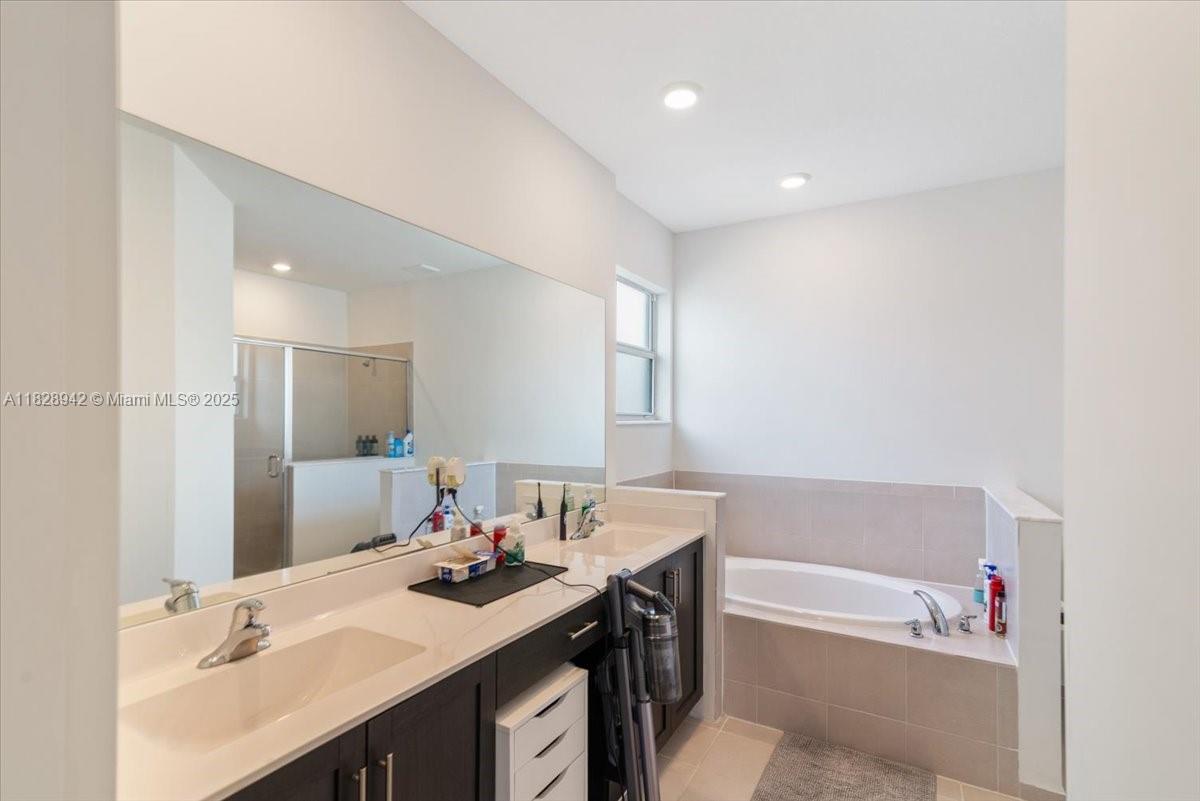 1433 SE 27th Ter