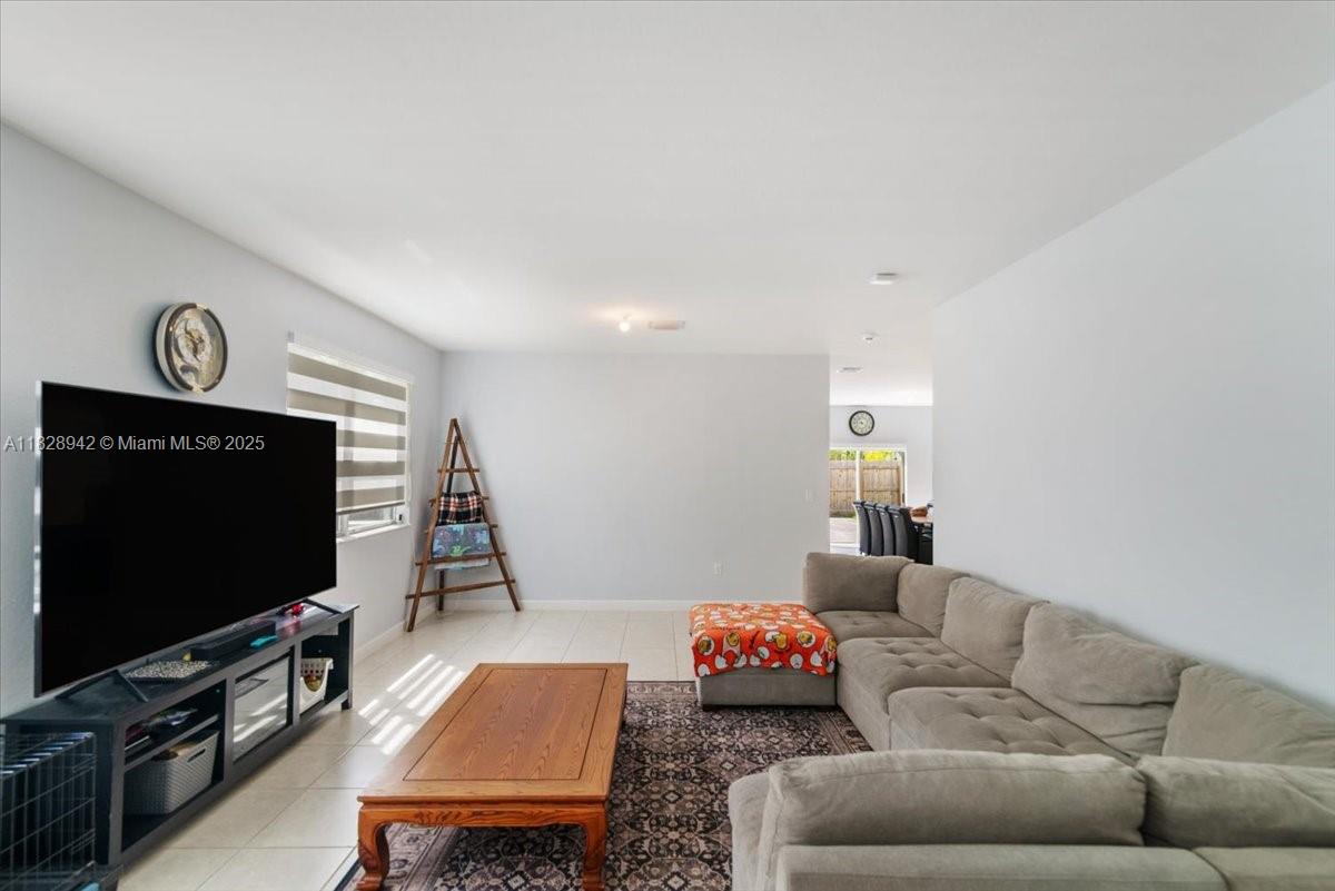 1433 SE 27th Ter