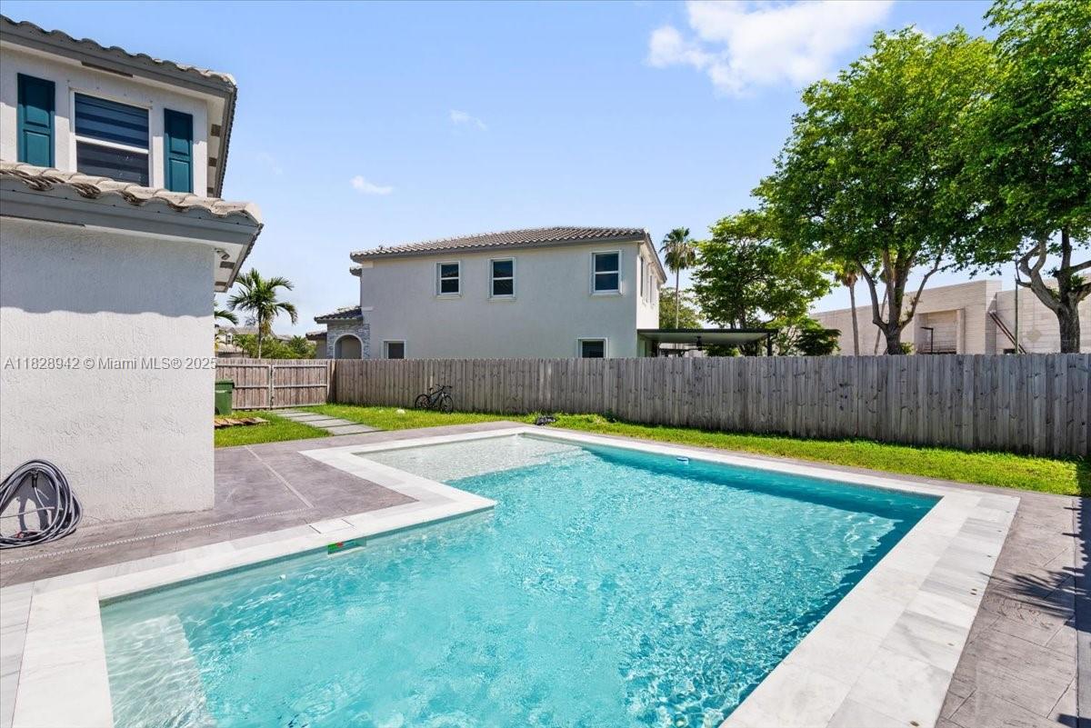 1433 SE 27th Ter