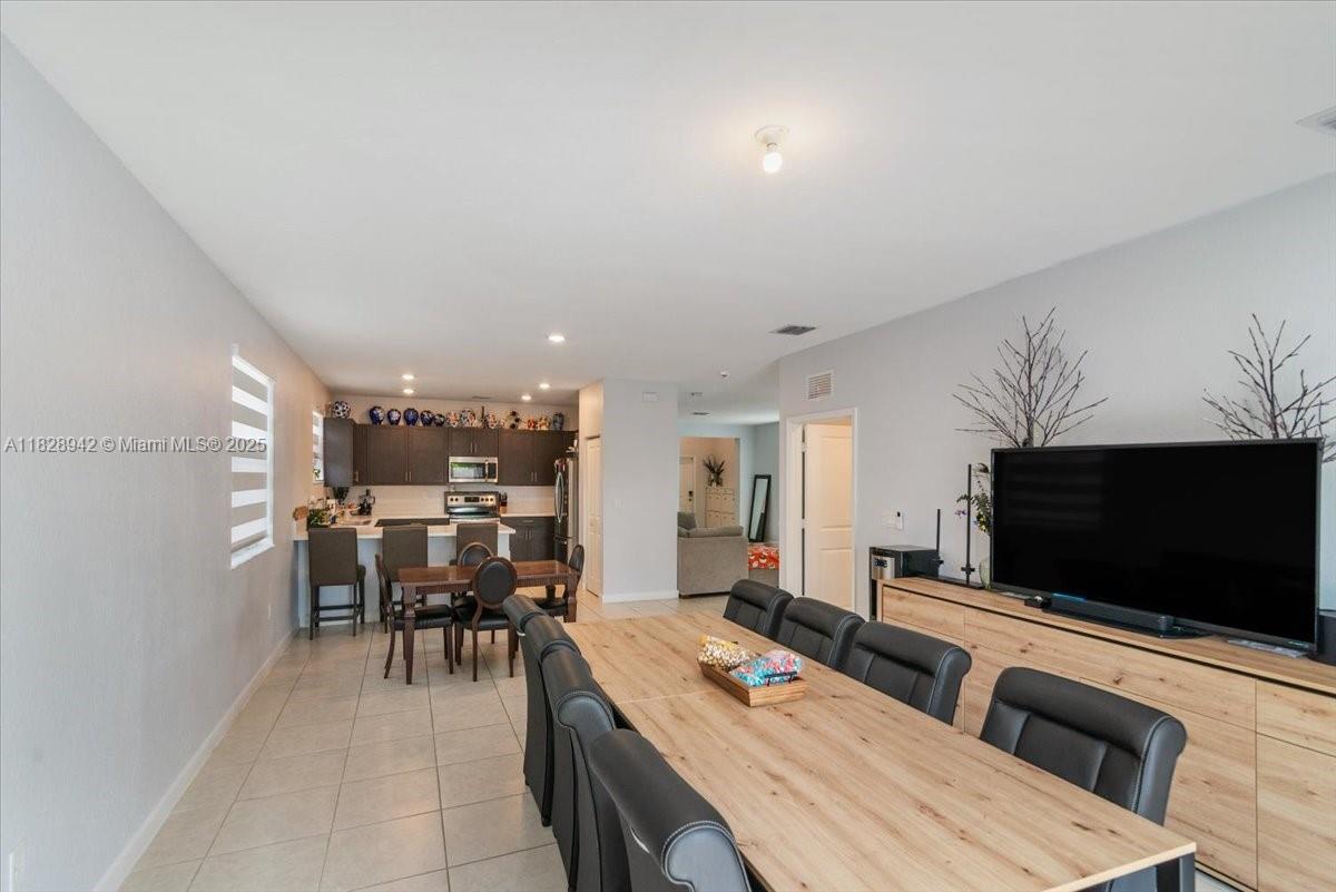 1433 SE 27th Ter