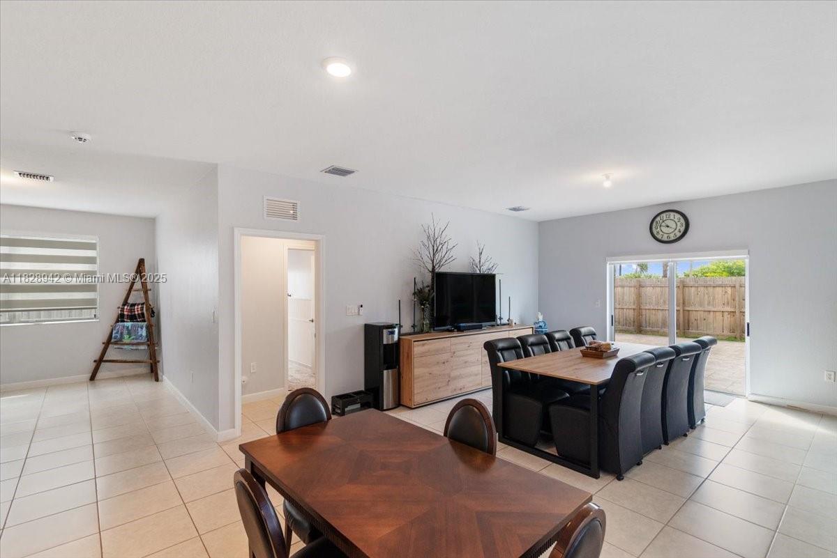1433 SE 27th Ter