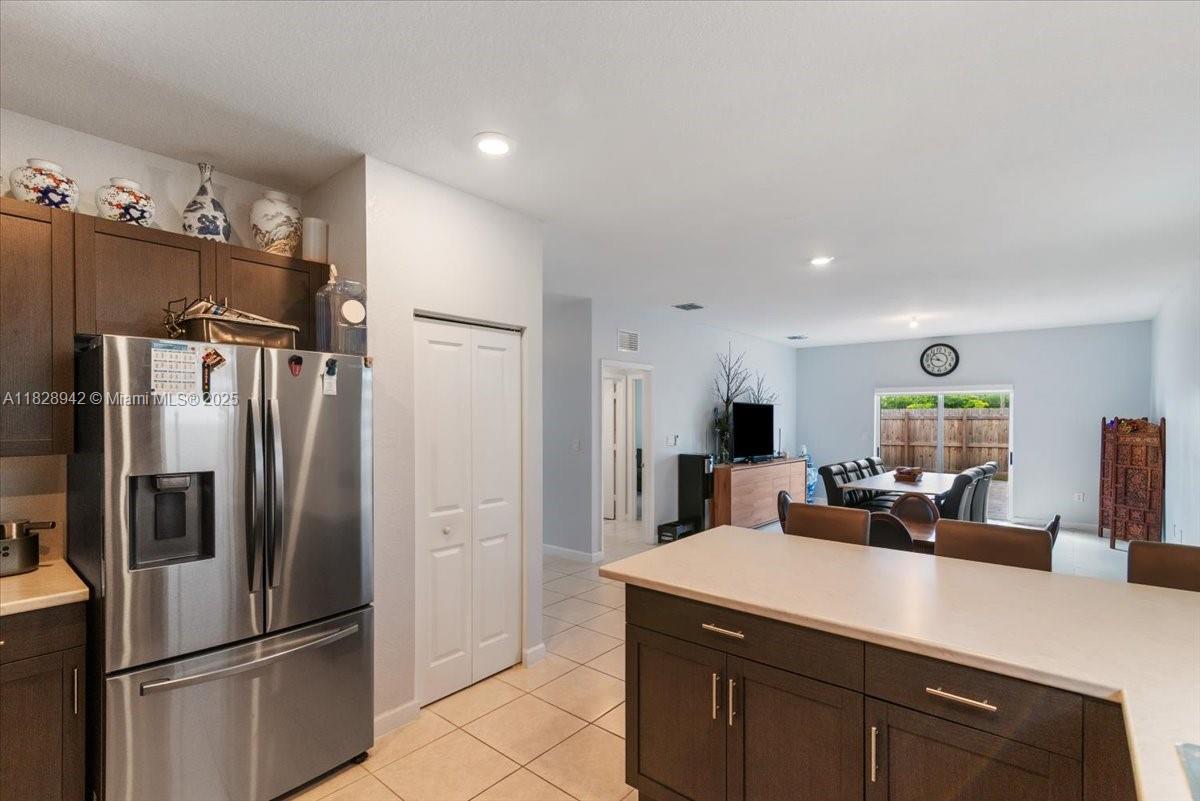 1433 SE 27th Ter