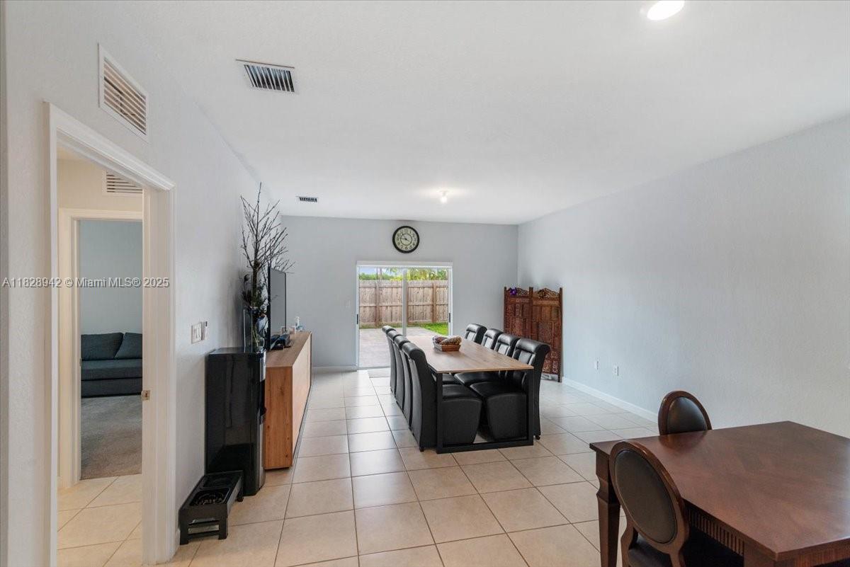 1433 SE 27th Ter
