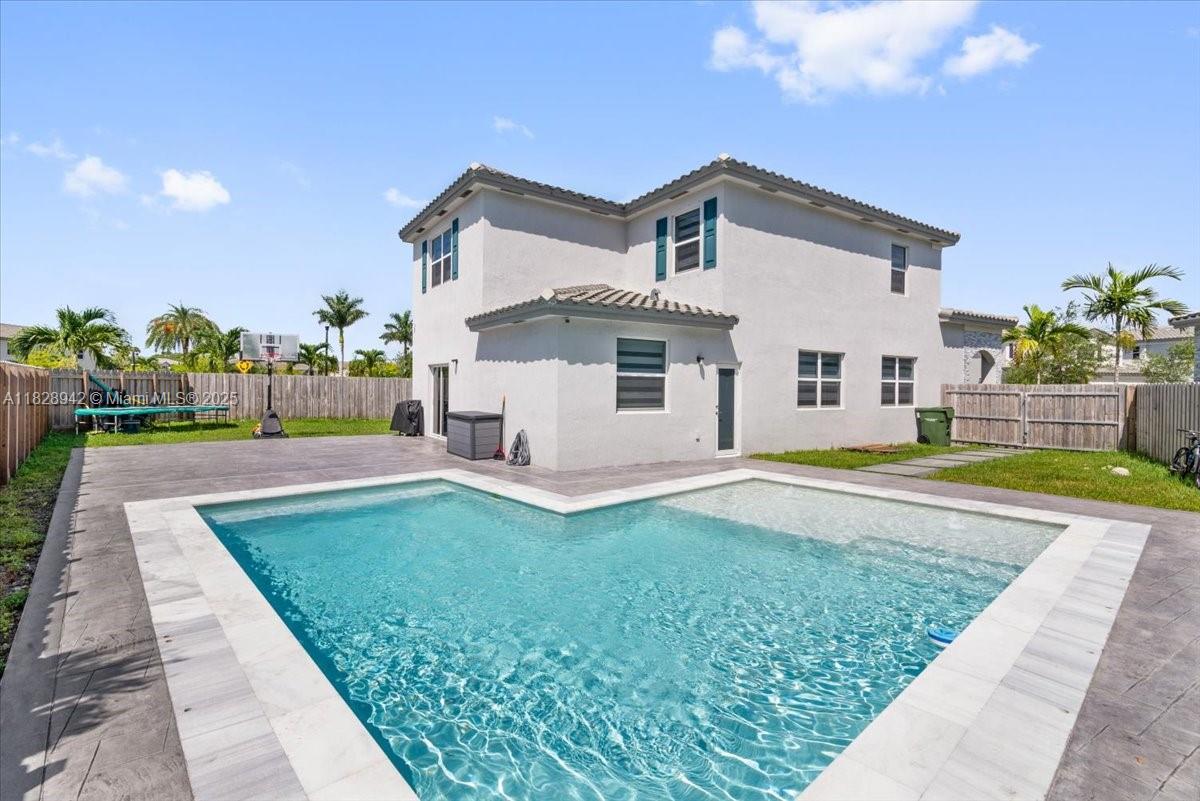 1433 SE 27th Ter