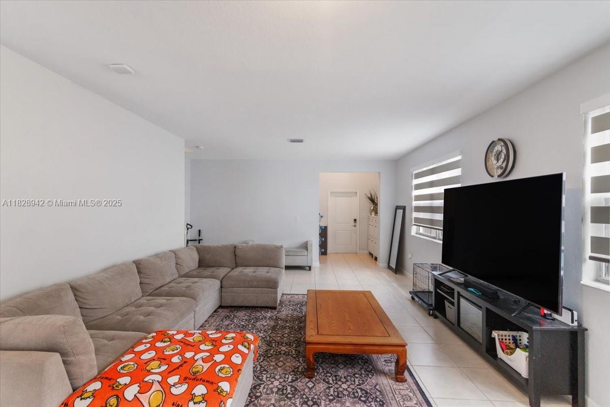 1433 SE 27th Ter