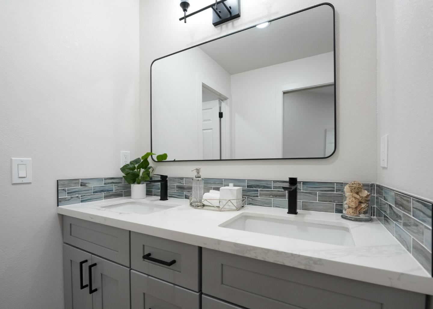 3020 Lake Estates CT