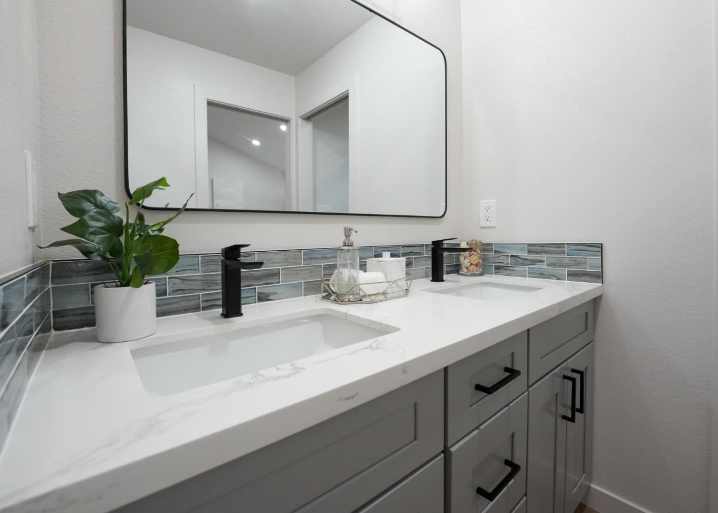 3020 Lake Estates CT