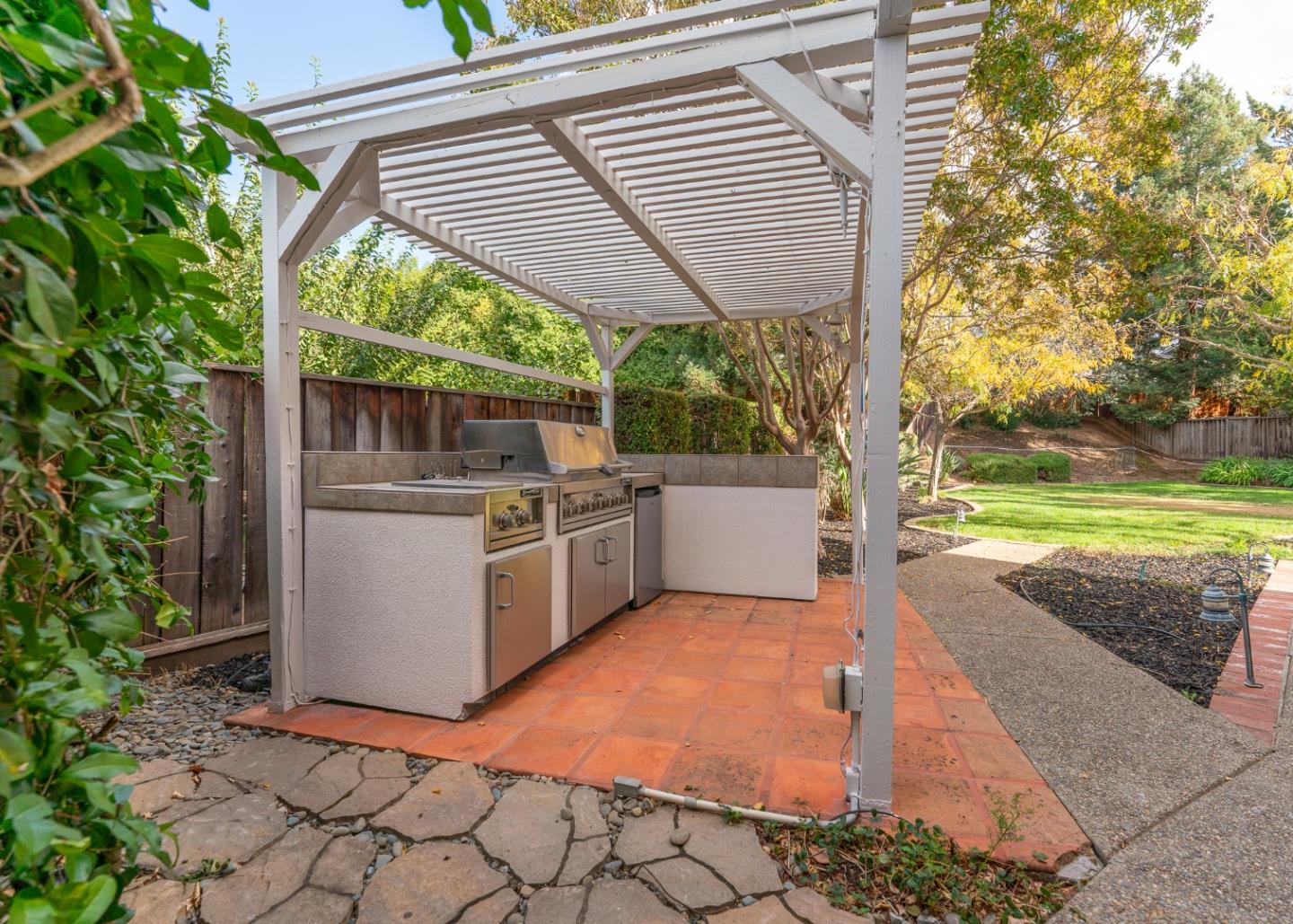 3020 Lake Estates CT