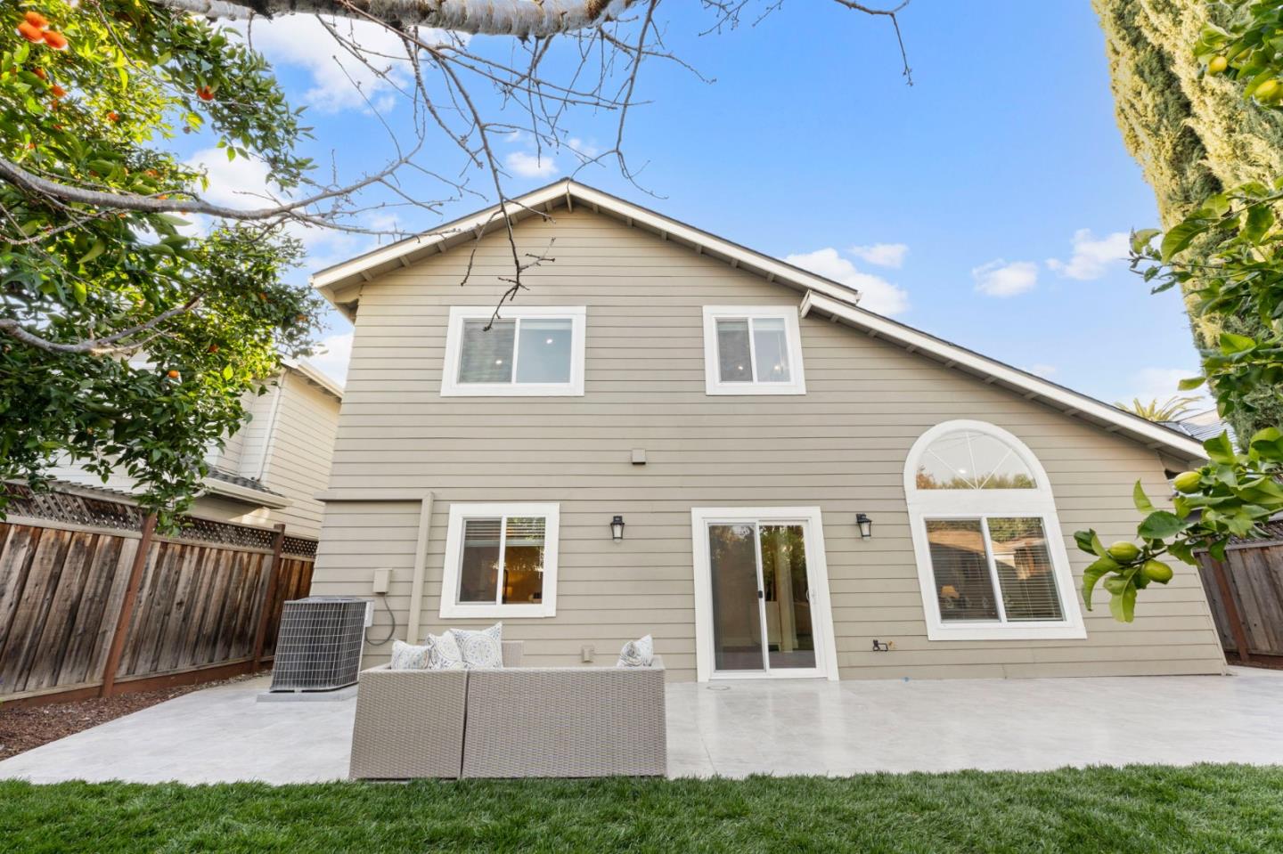 1312 Poe LN