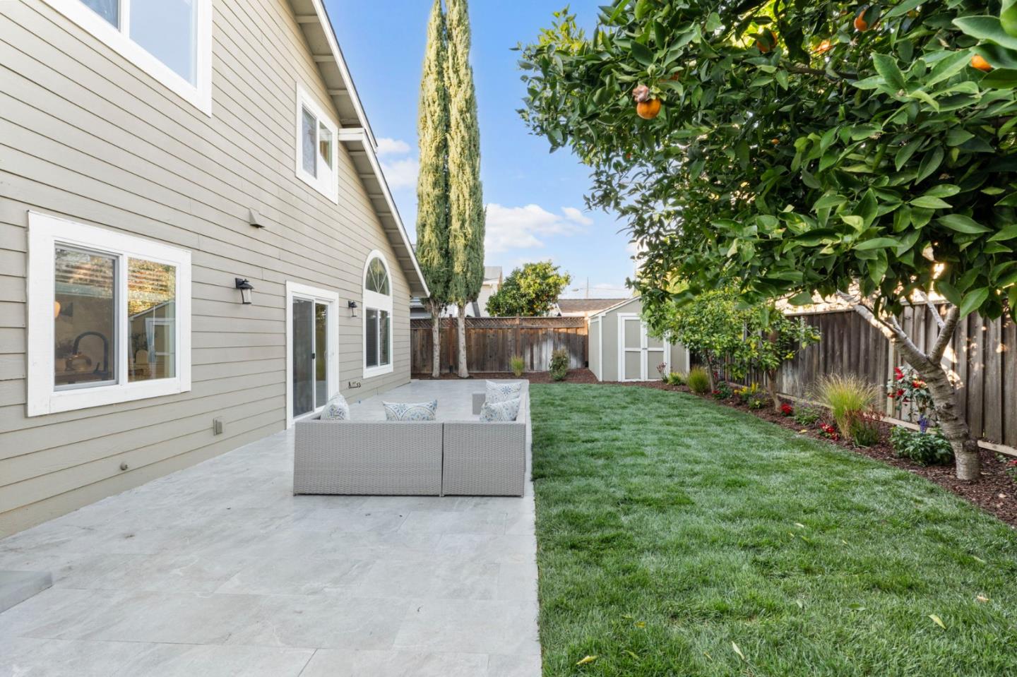 1312 Poe LN