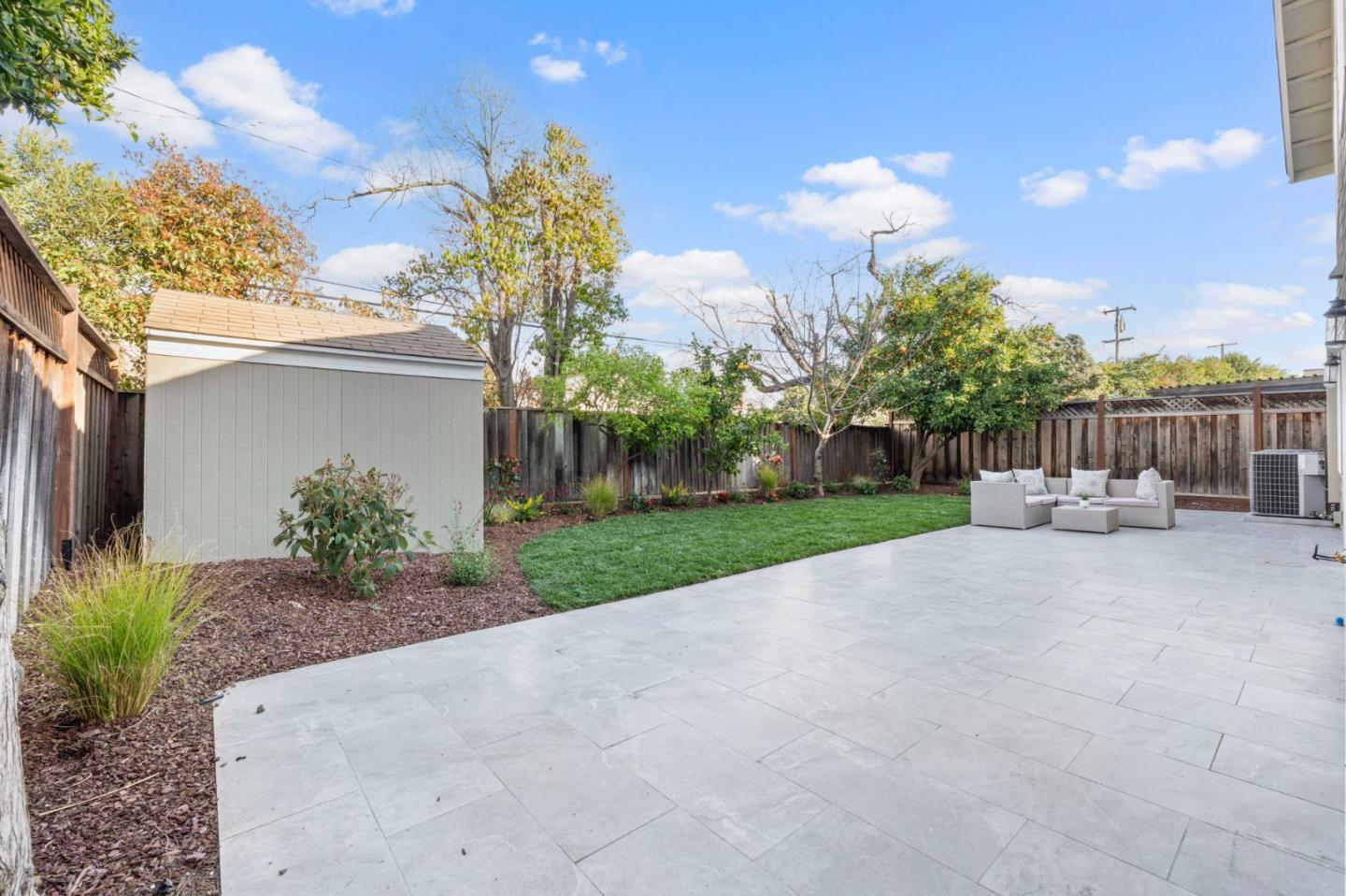 1312 Poe LN