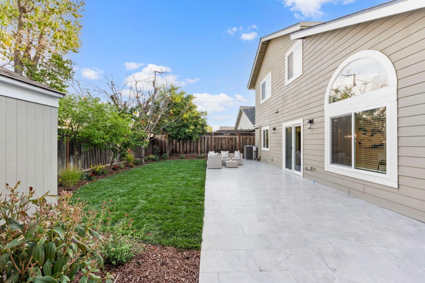 1312 Poe LN