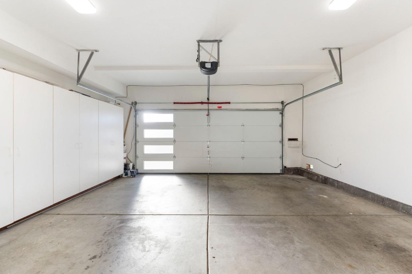 1312 Poe LN
