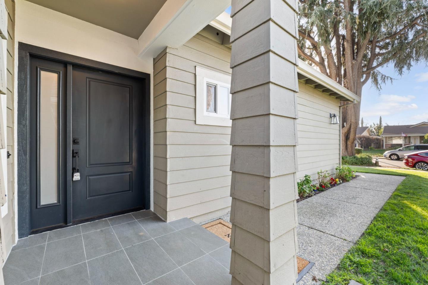 1312 Poe LN