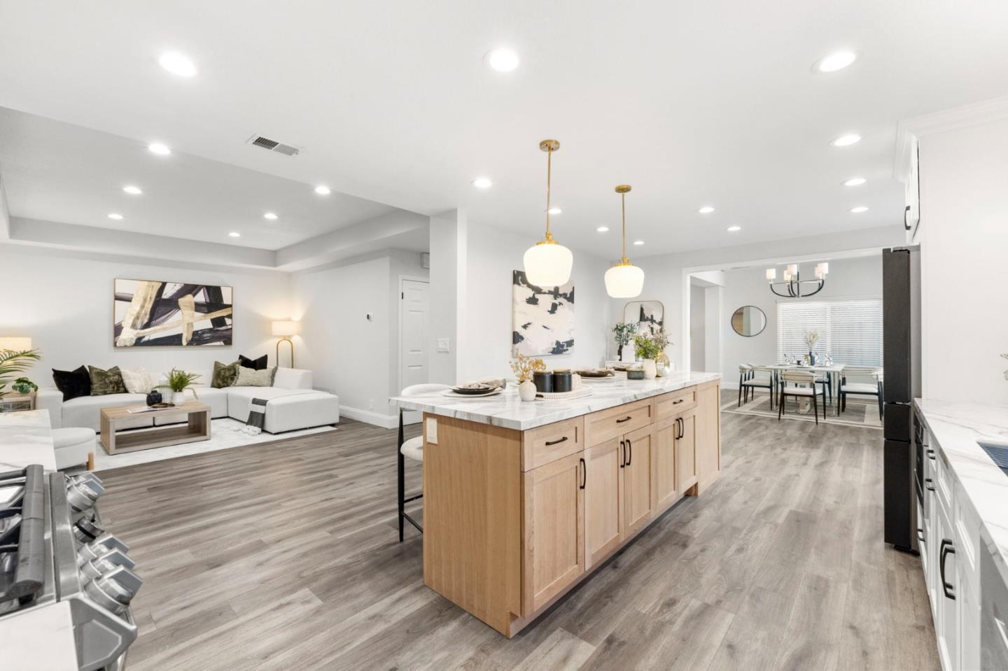 1312 Poe LN