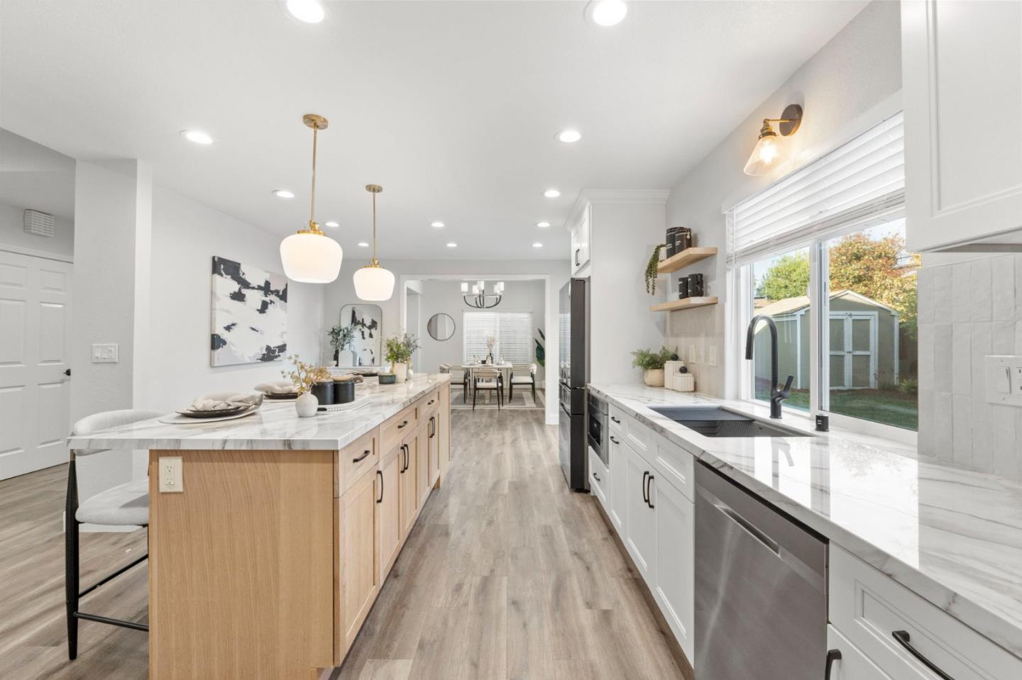 1312 Poe LN