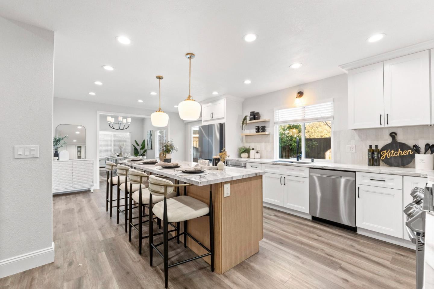 1312 Poe LN