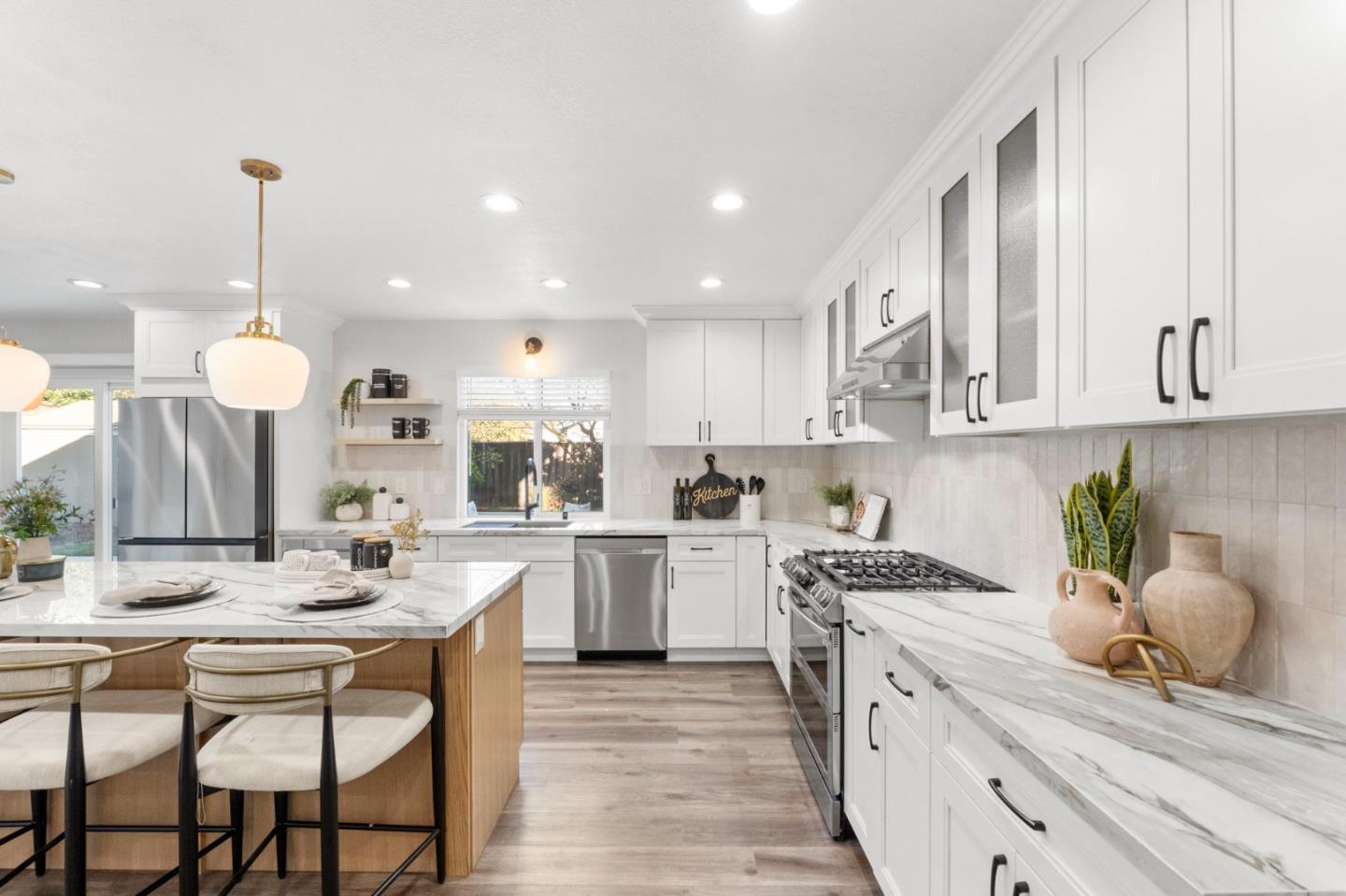 1312 Poe LN