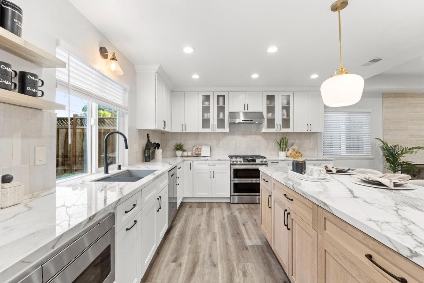 1312 Poe LN
