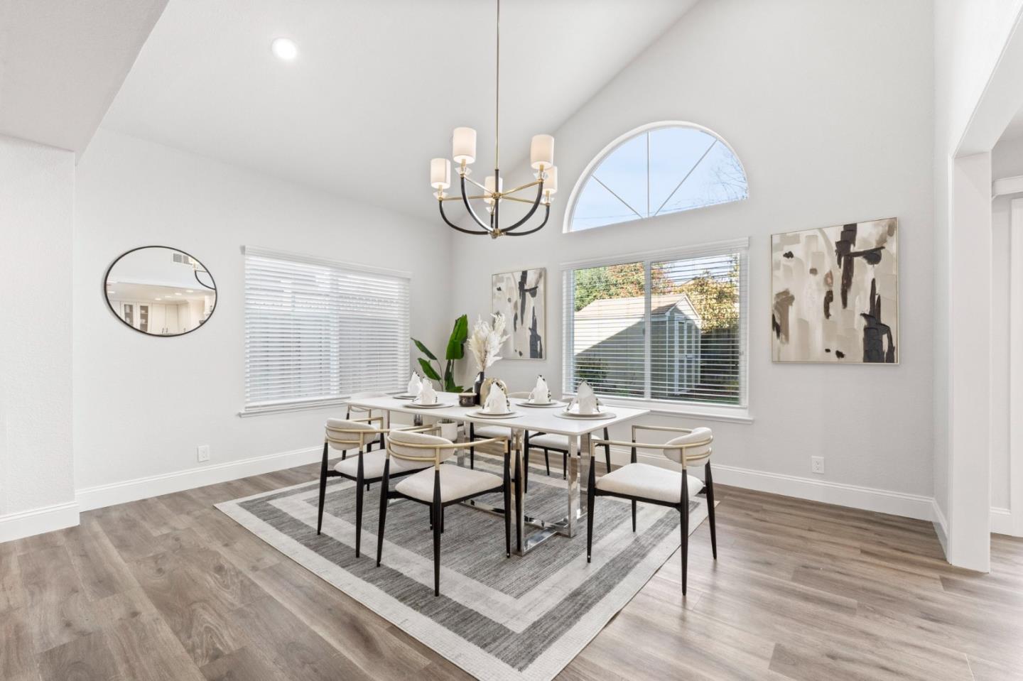1312 Poe LN