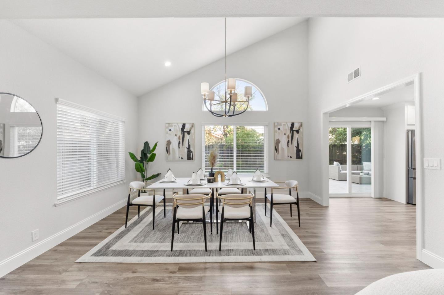 1312 Poe LN