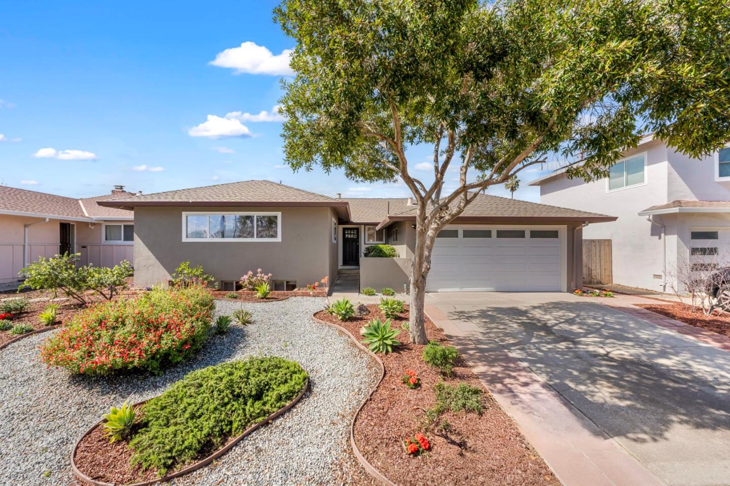 5273 Estrade DR