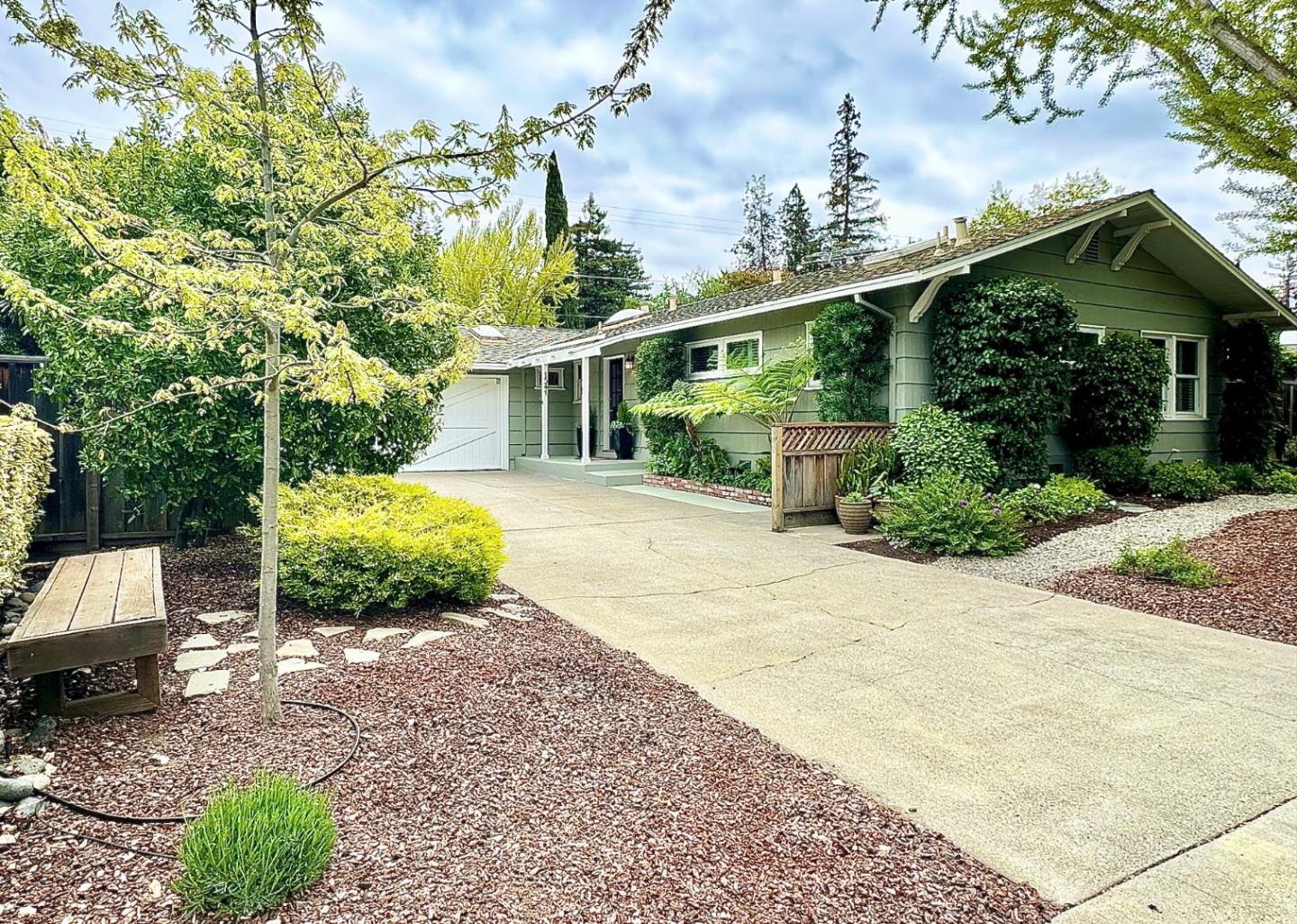 1541 Gretel LN