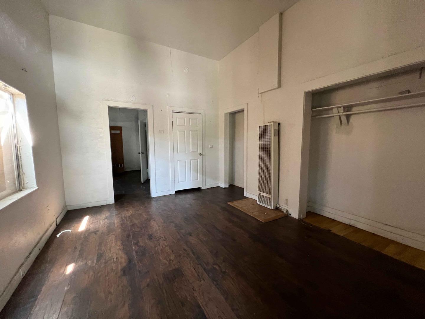 933 North Madison Street