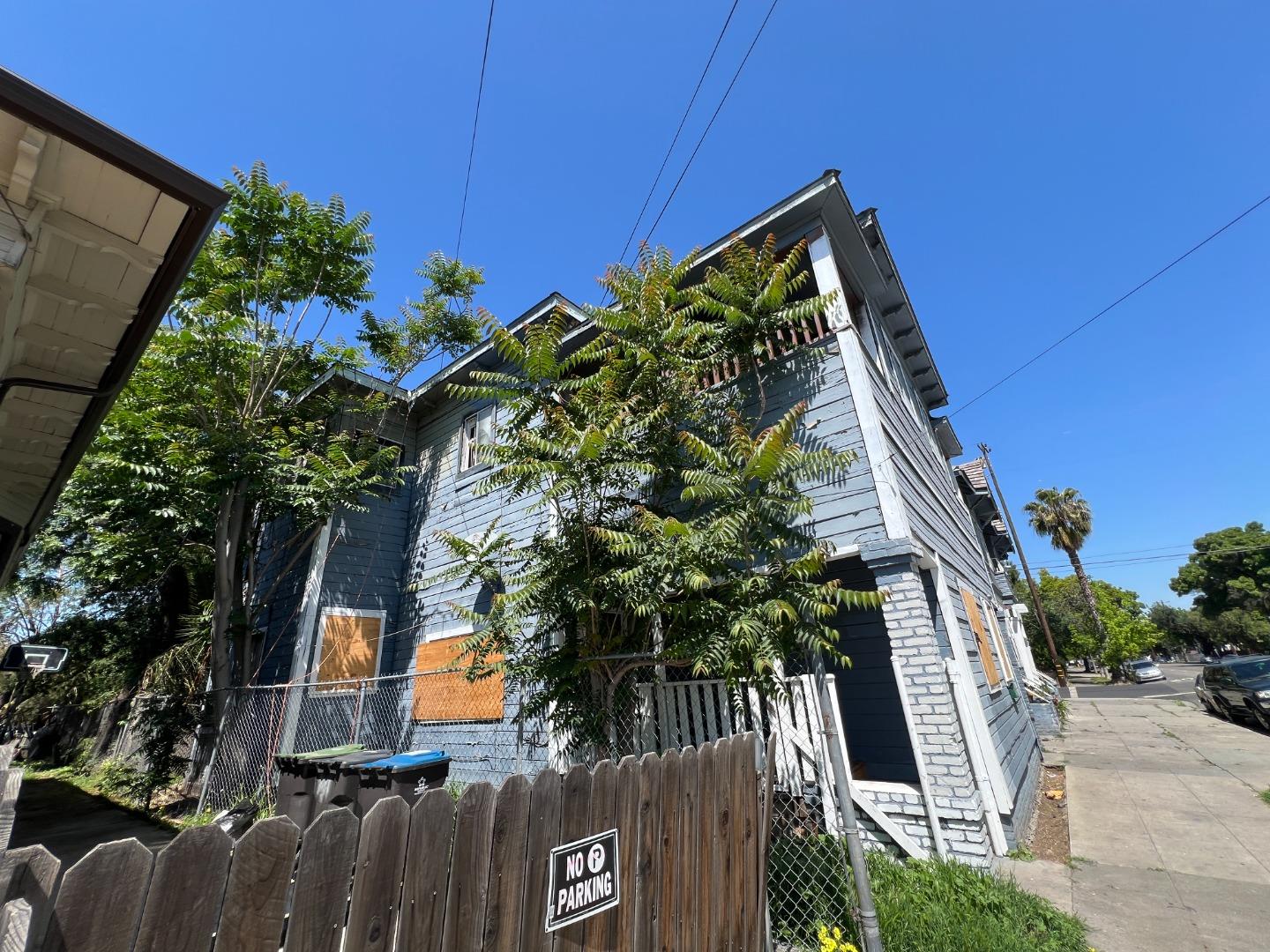 933 North Madison Street