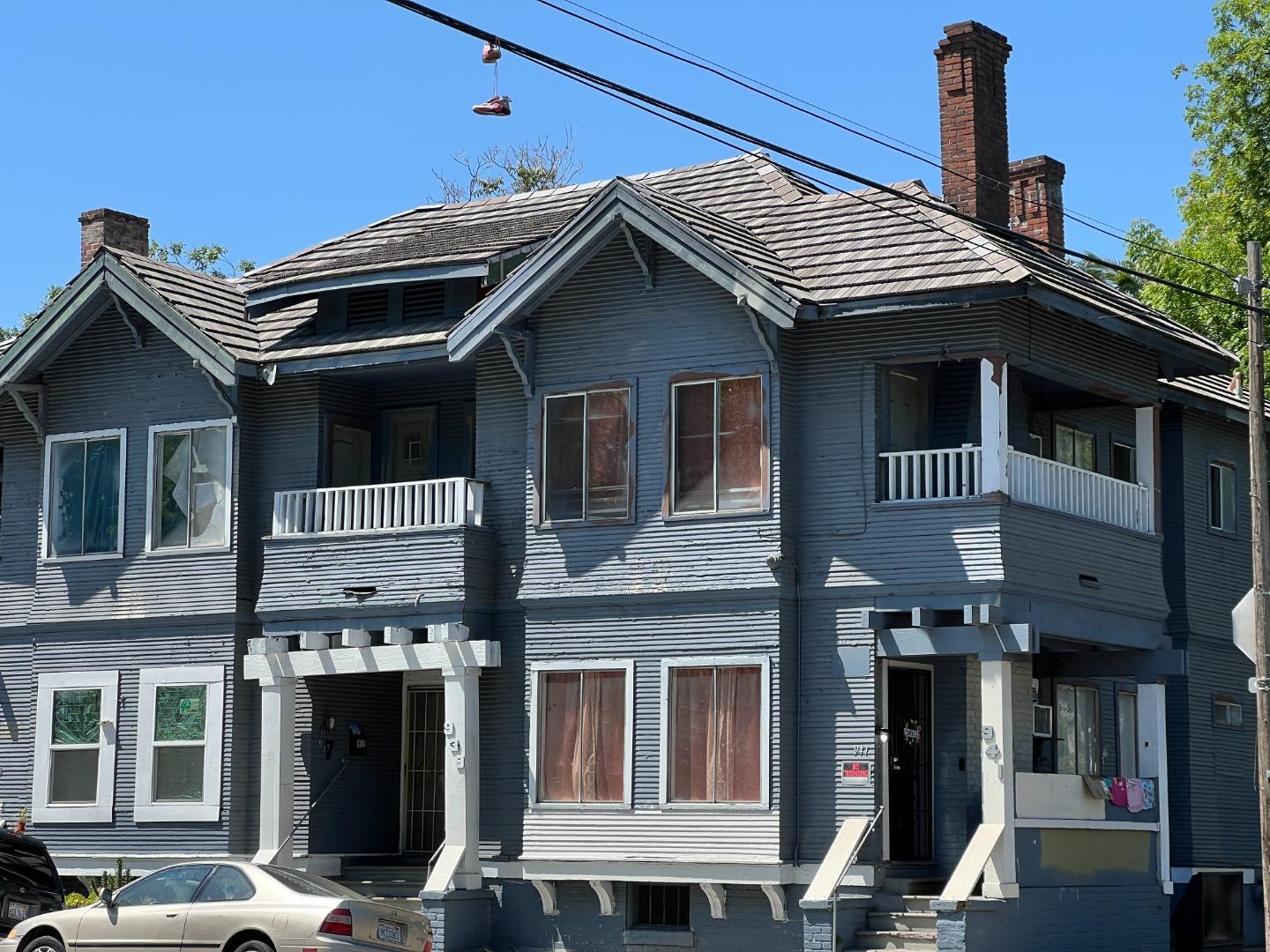 933 North Madison Street