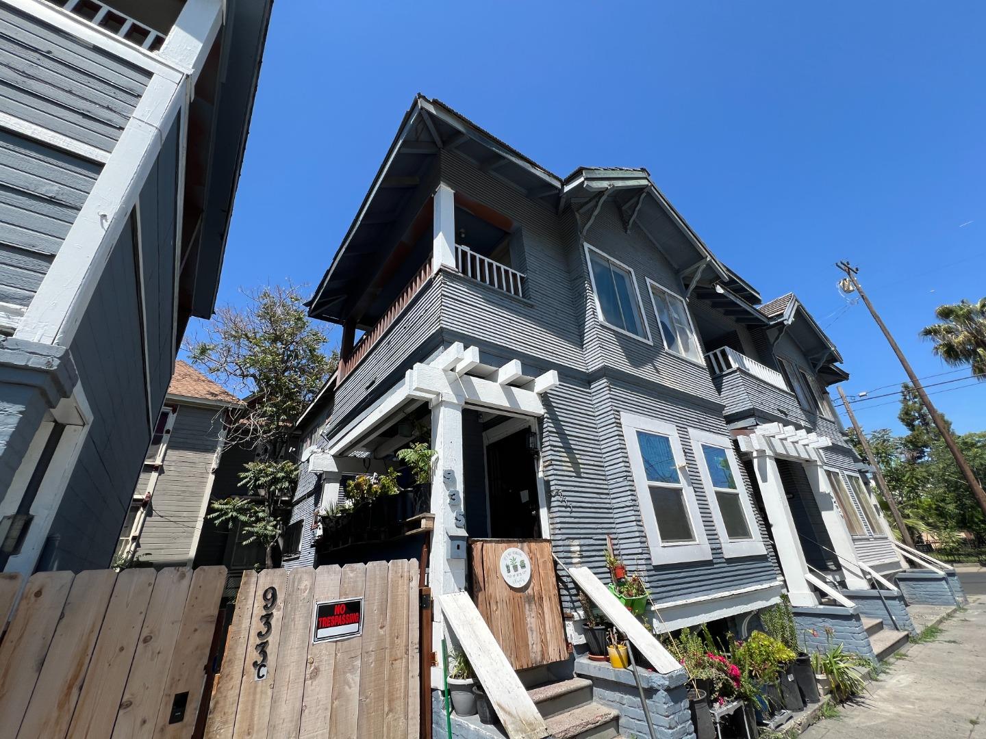 933 North Madison Street