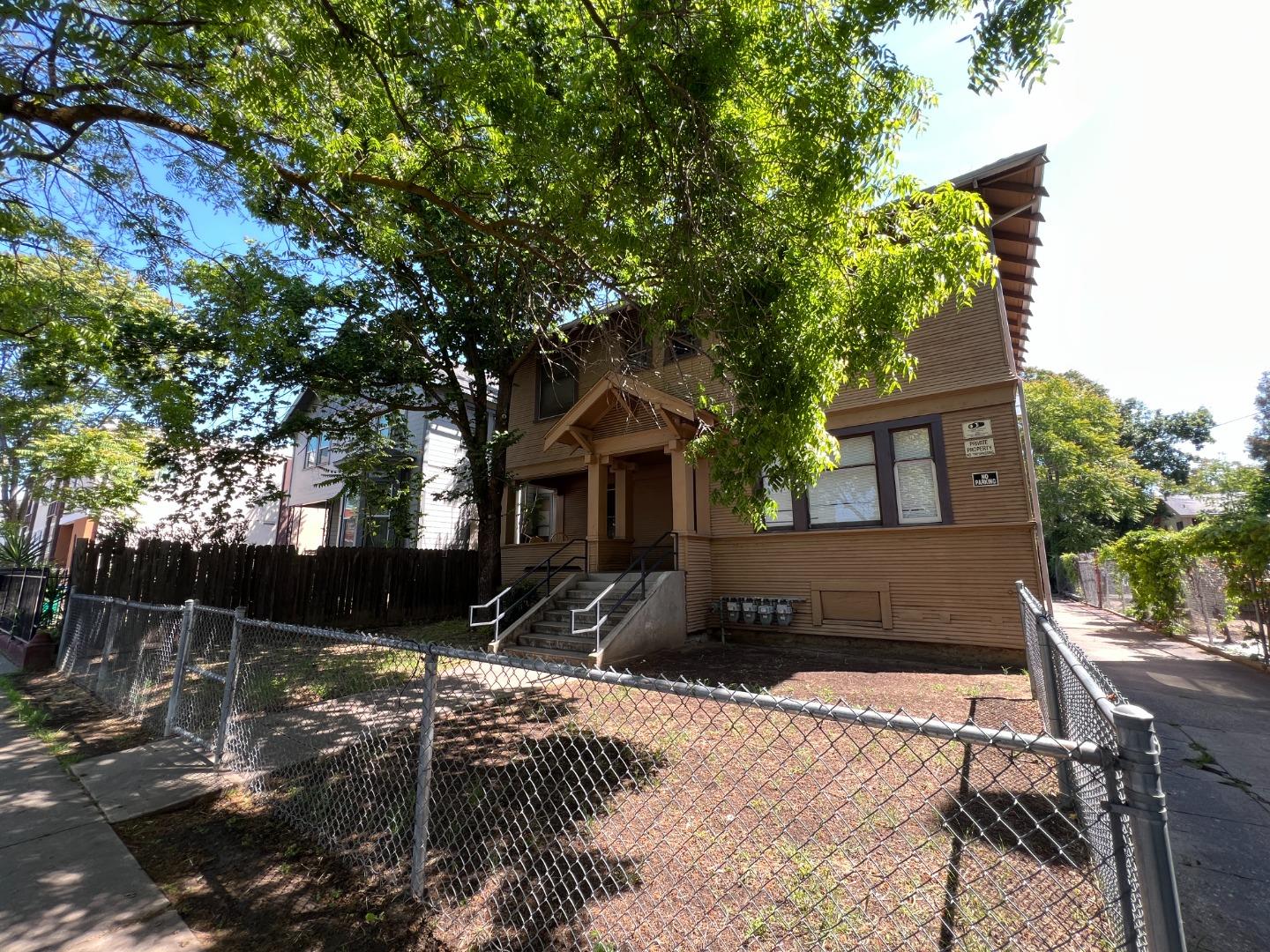 722 North San Joaquin Street