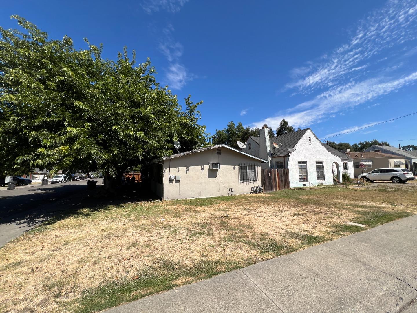 1302 Holt Street