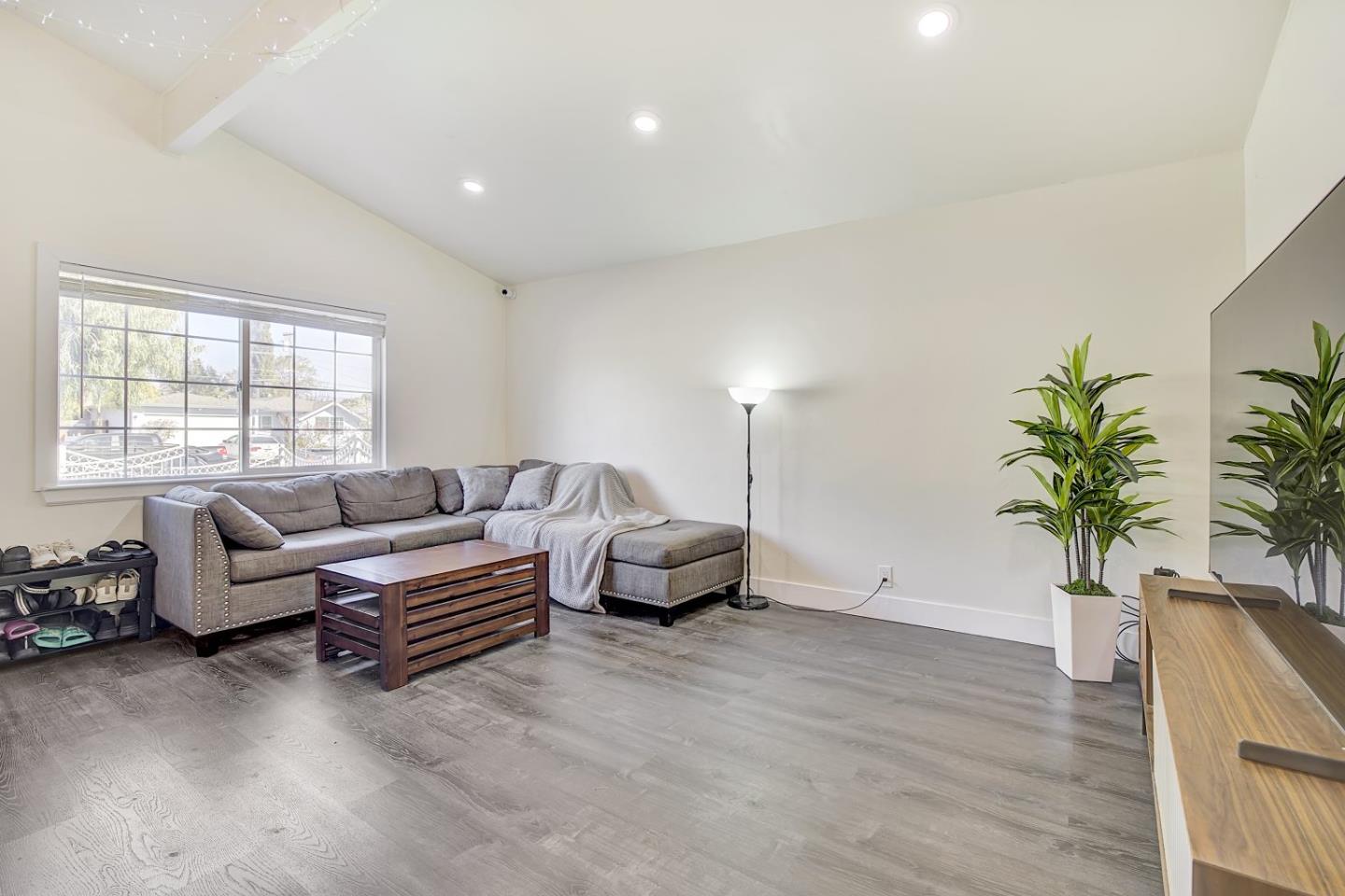 404 El Cajon Drive