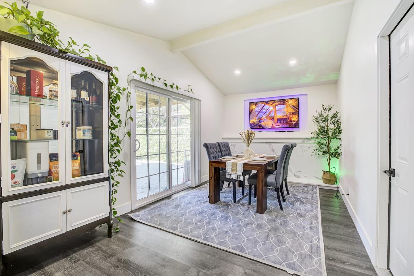 404 El Cajon Drive