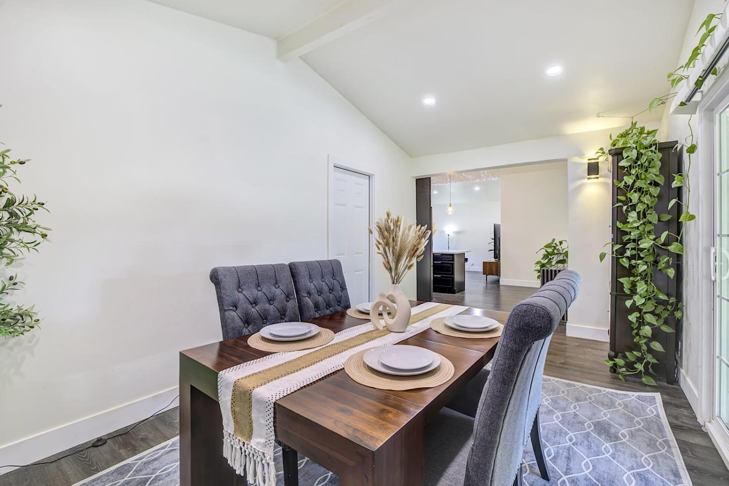 404 El Cajon Drive