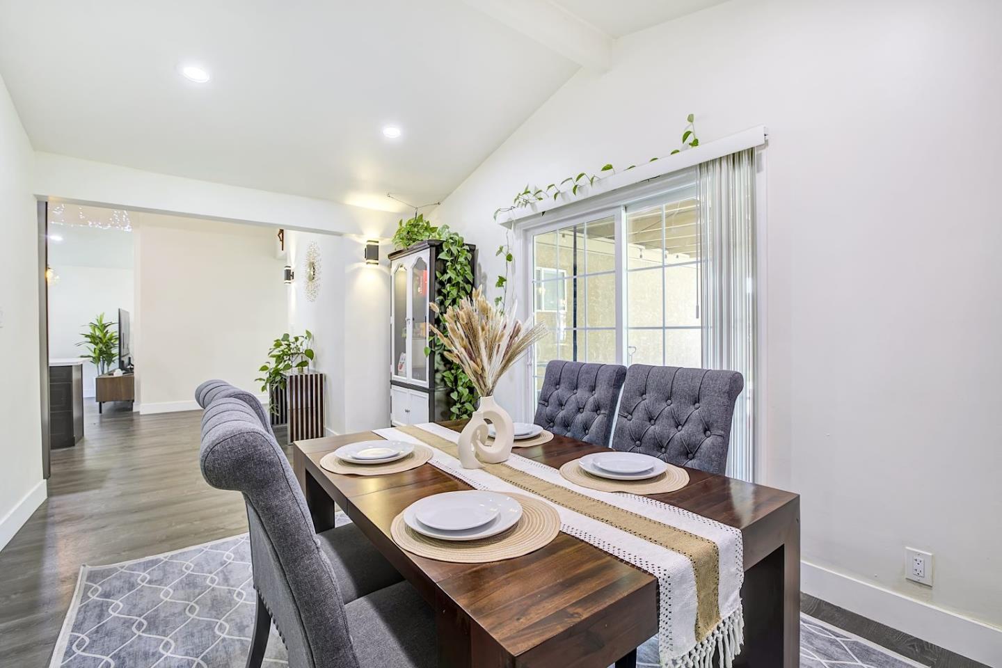 404 El Cajon Drive