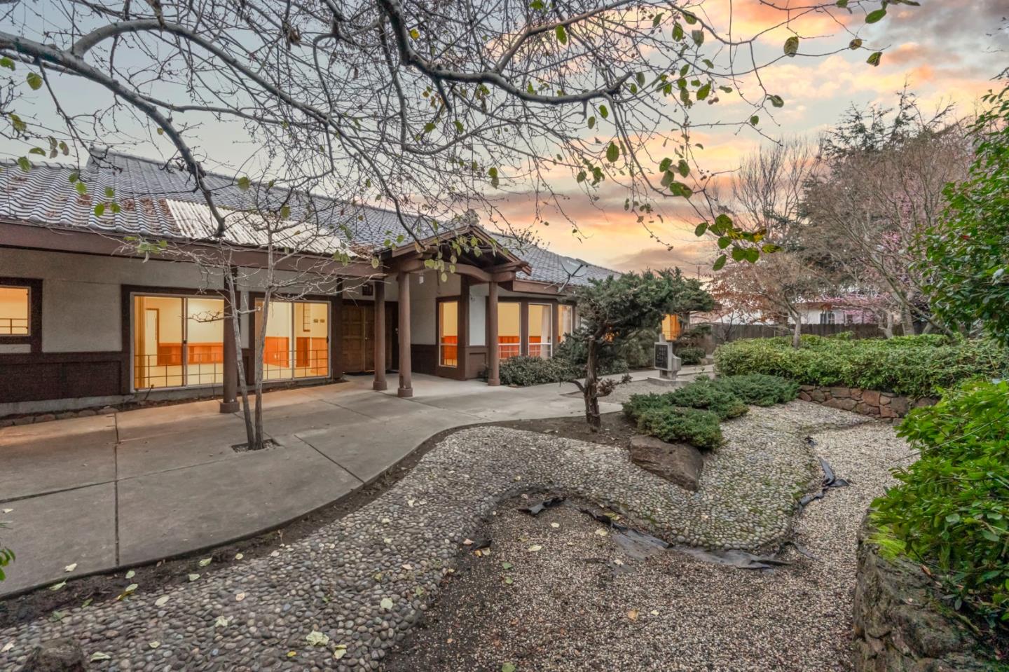 24952 Cypress Avenue