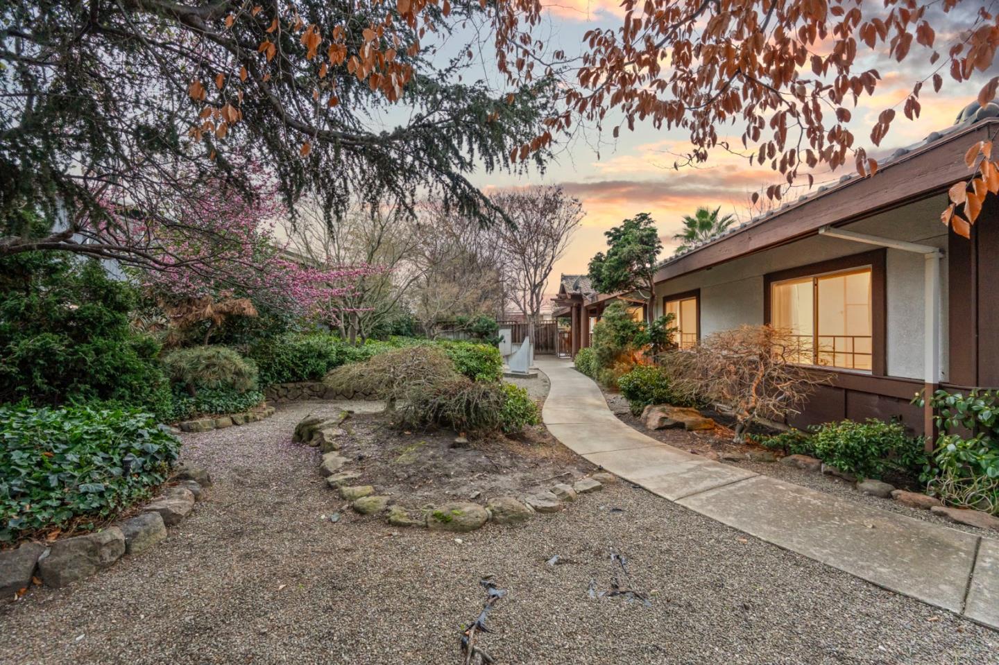 24952 Cypress Avenue