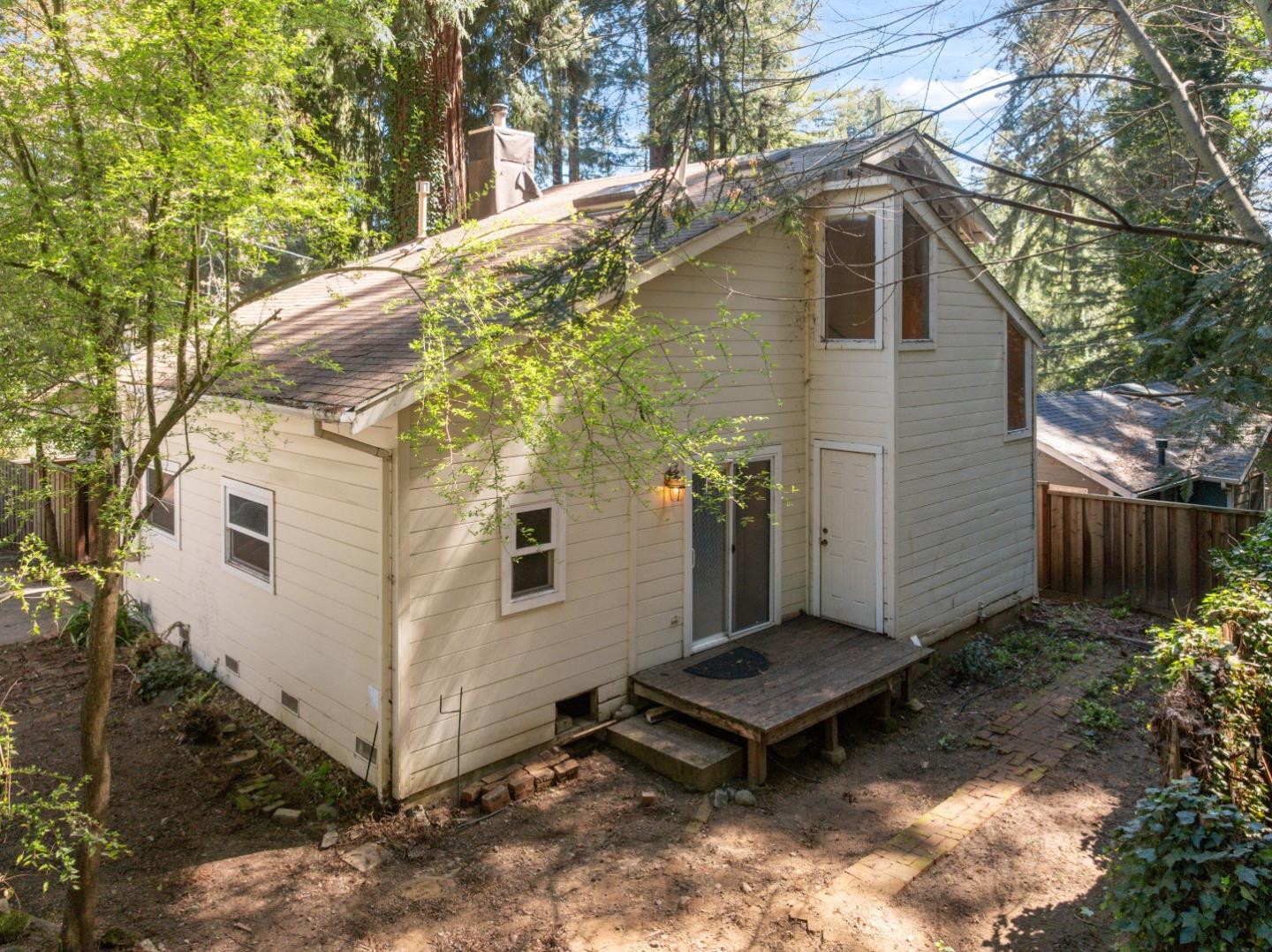 8965 Redwood DR