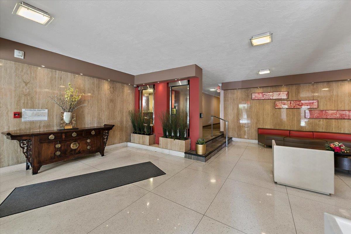 101 Alma Street 407