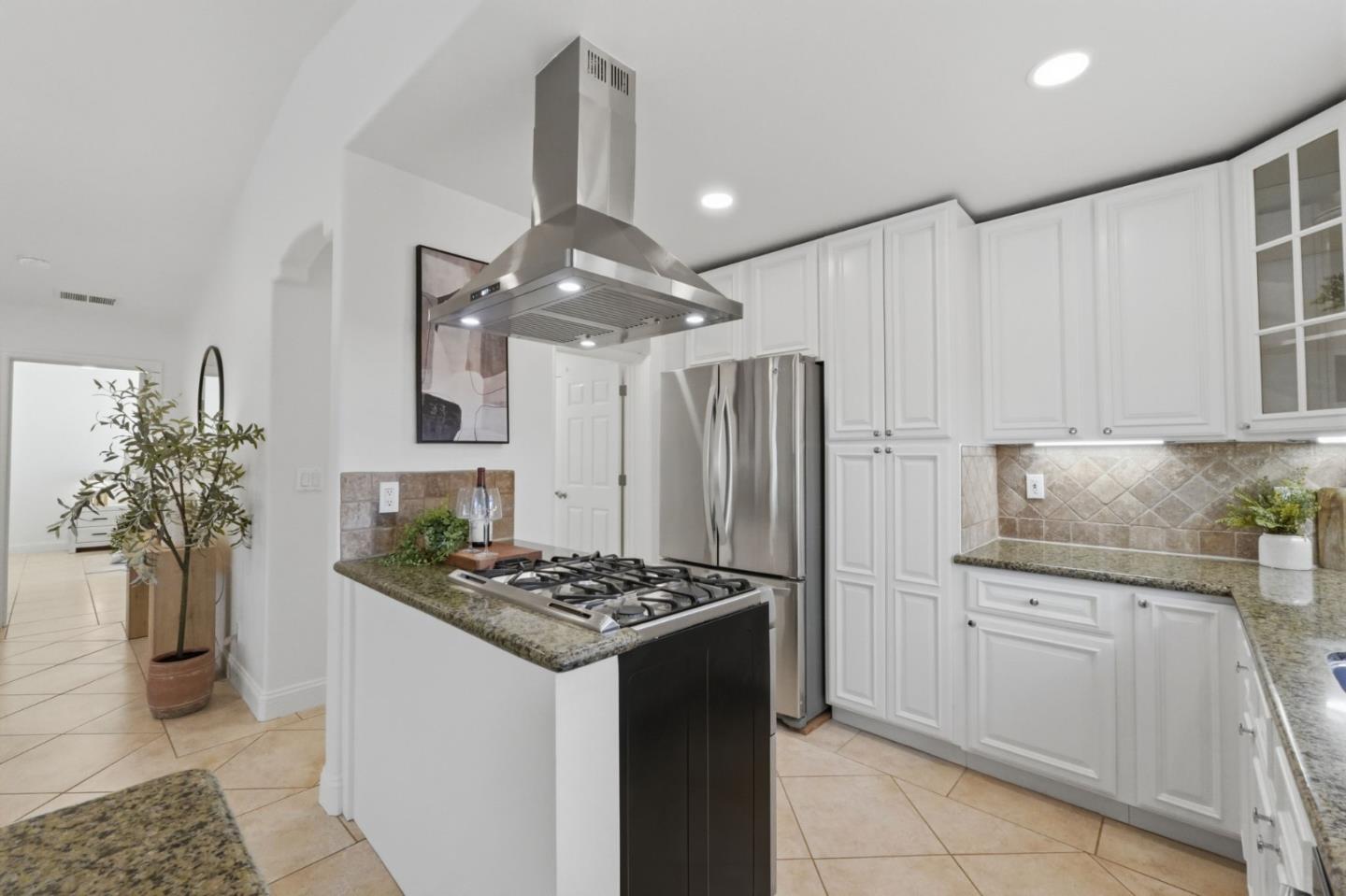 660 Hamilton Lane