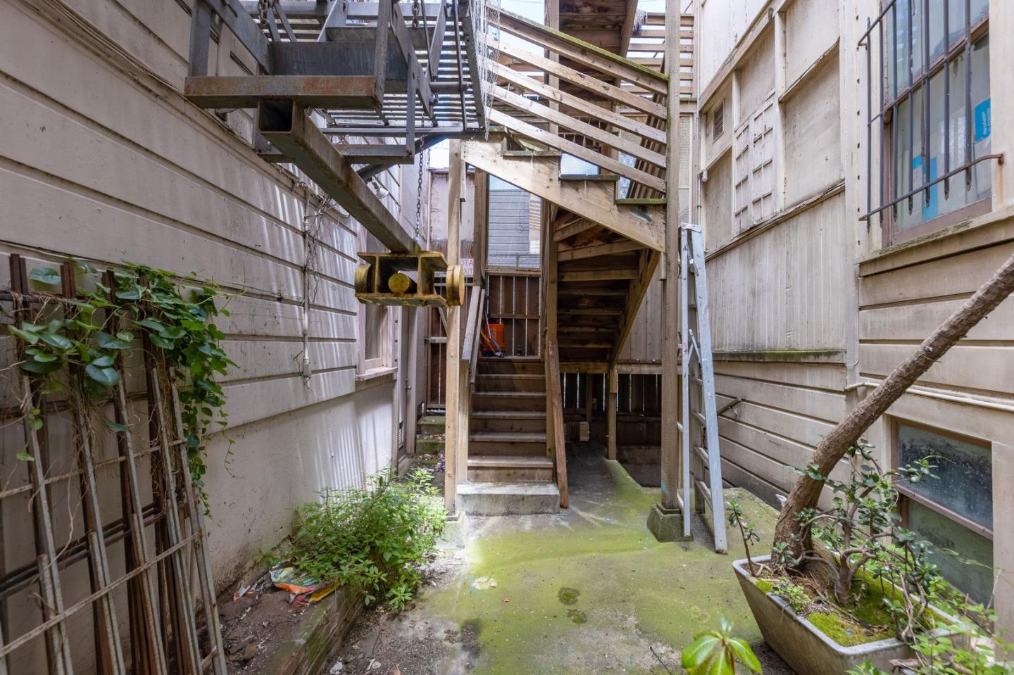 271 Austin ST