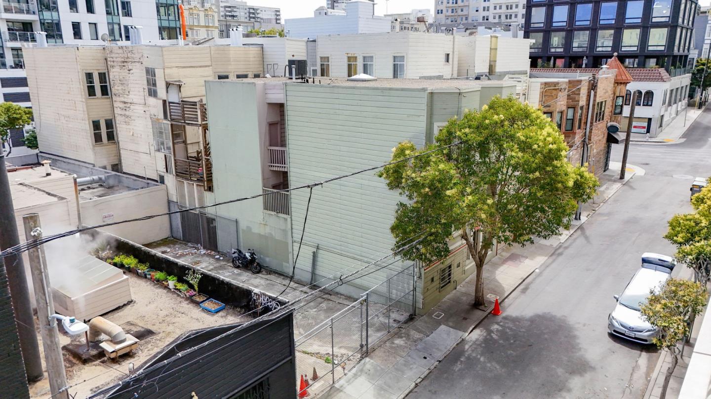 271 Austin ST