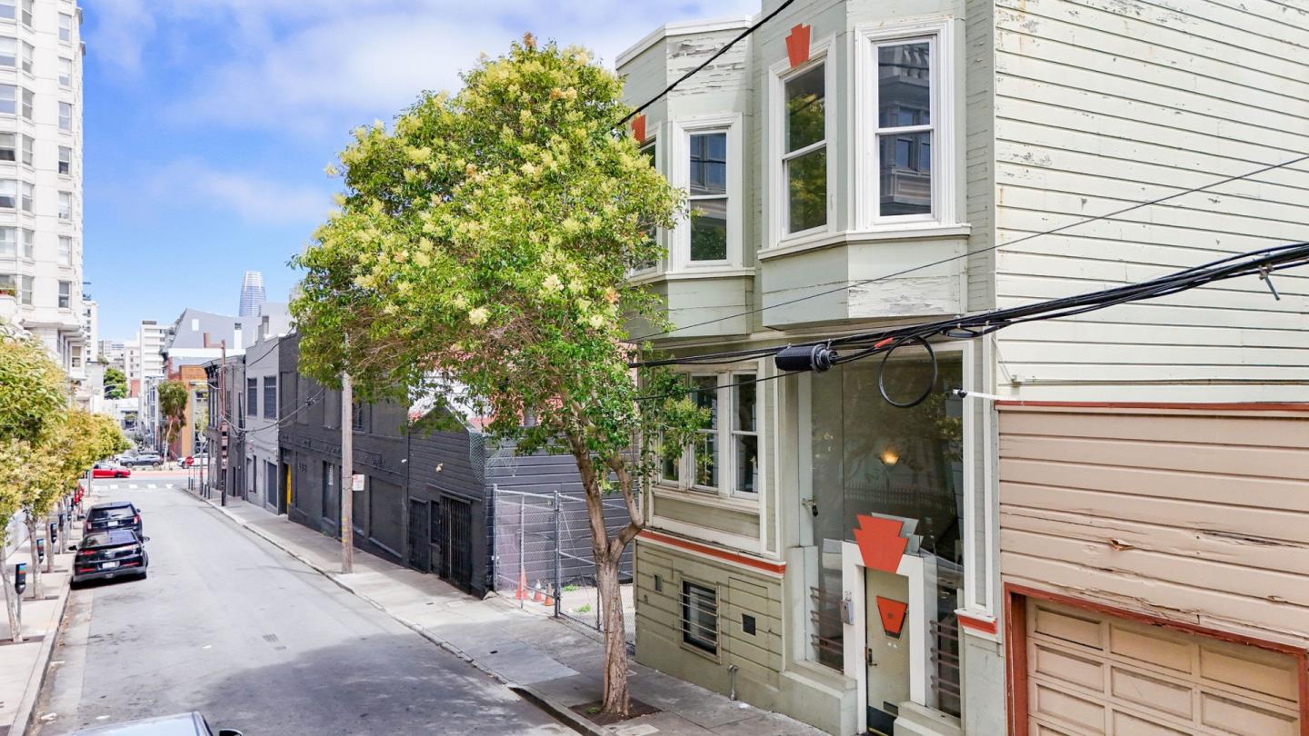 271 Austin ST