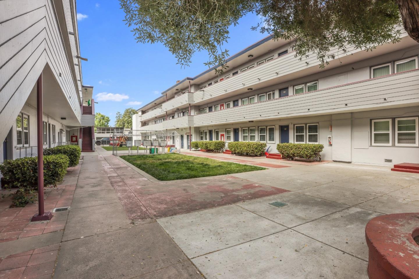 2555 Foothill BLVD