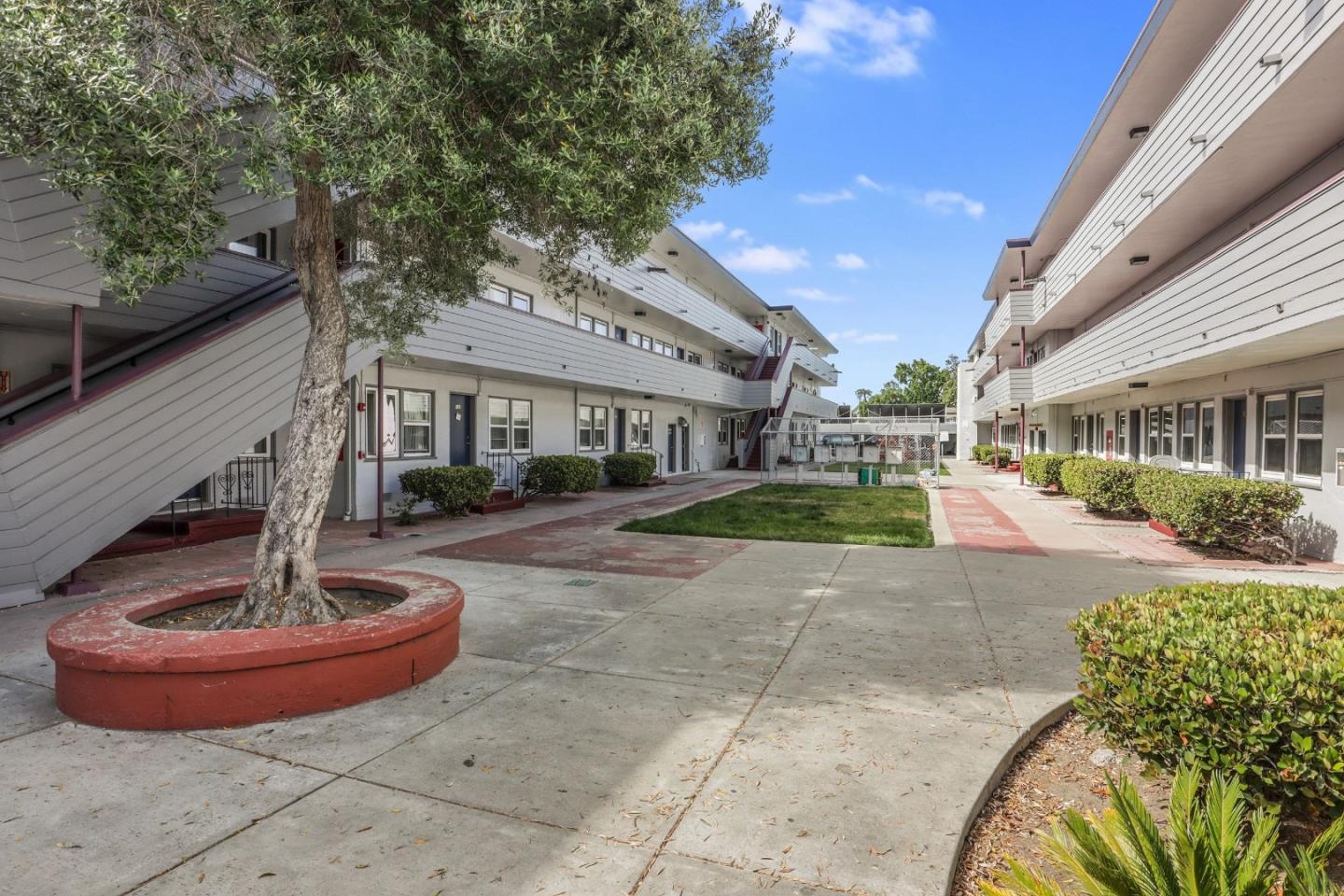 2555 Foothill BLVD