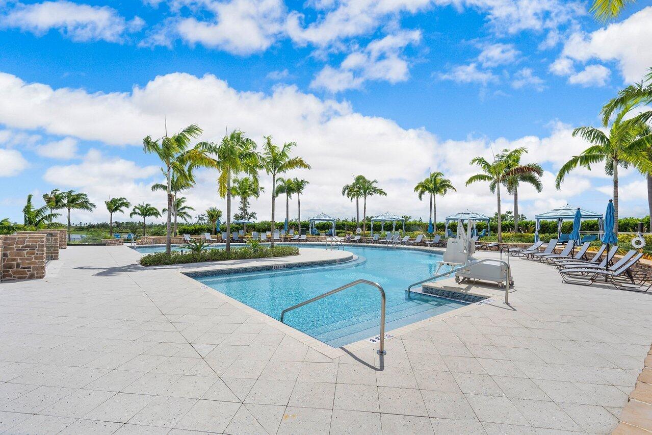 686 Hookline Circle
