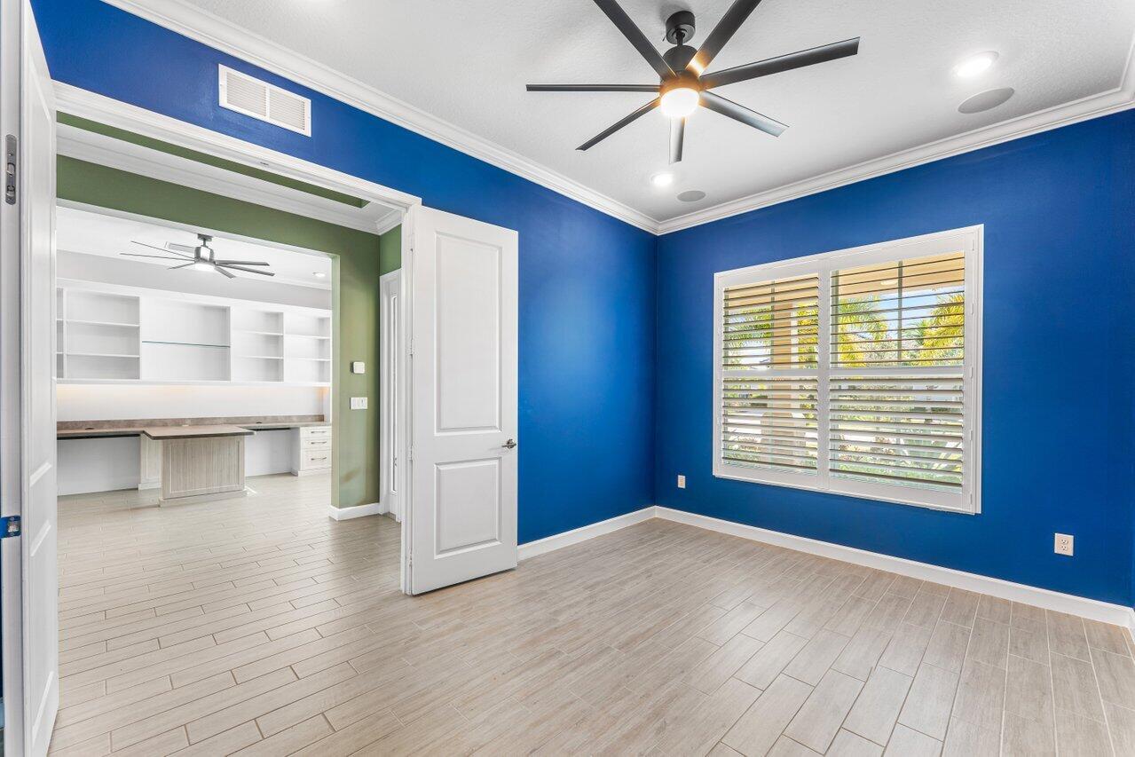 940 Hookline Circle