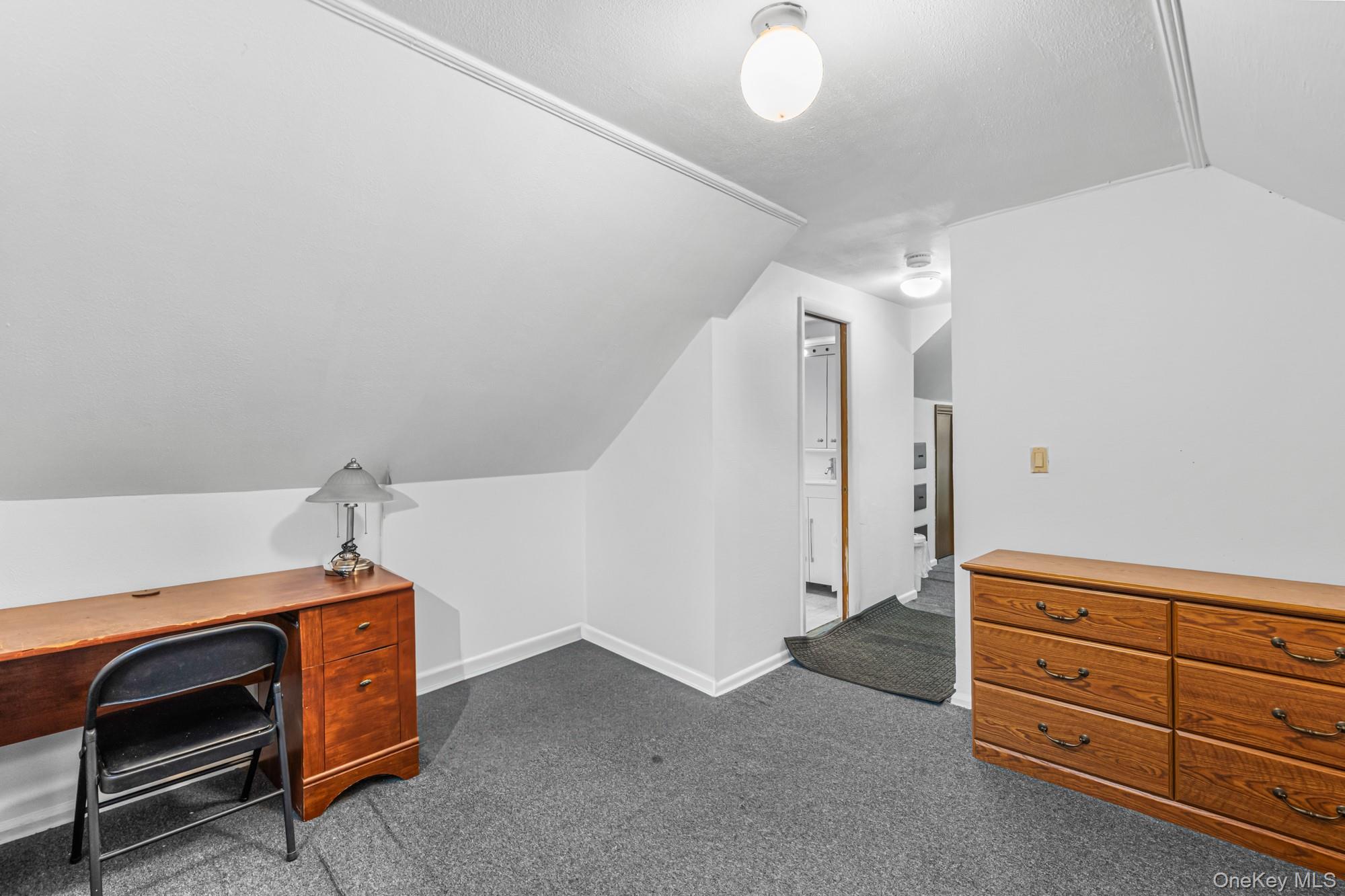 27-22 Bayside Lane